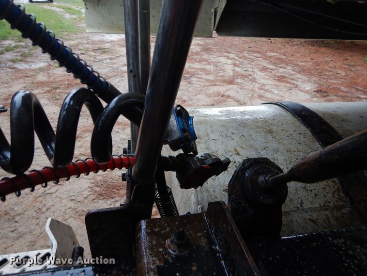 image for item DO1444 2010 Mack CXU613  semi truck