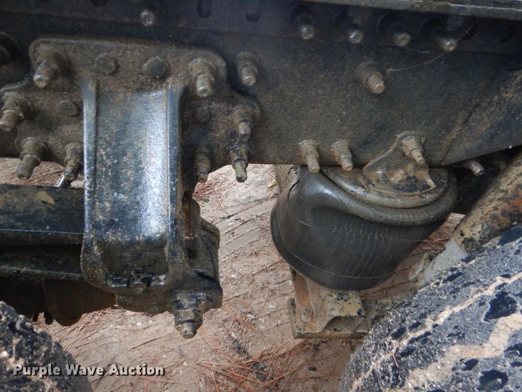 image for item DO1444 2010 Mack CXU613  semi truck