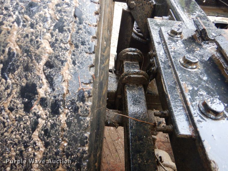 image for item DO1444 2010 Mack CXU613  semi truck