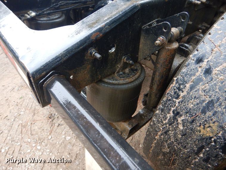 image for item DO1444 2010 Mack CXU613  semi truck