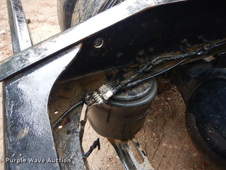 image for item DO1444 2010 Mack CXU613  semi truck