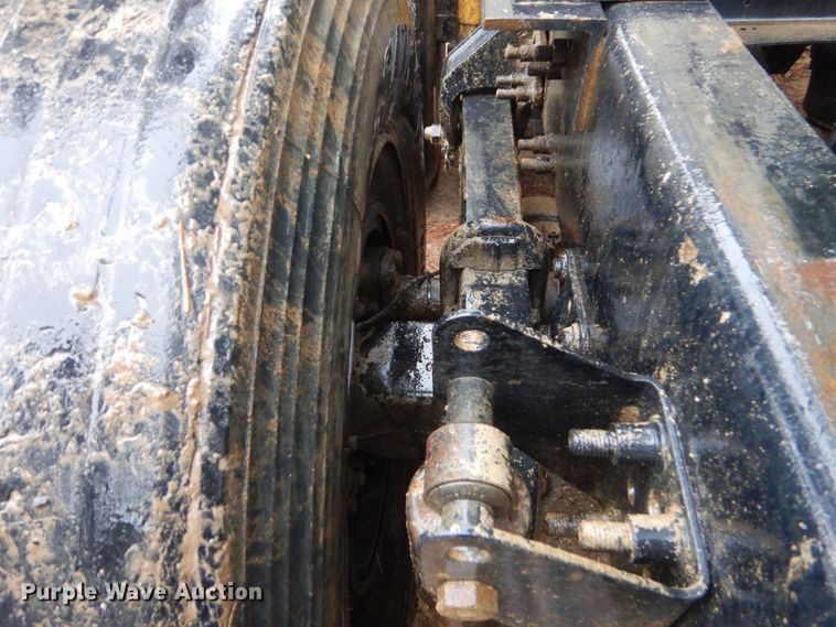 image for item DO1444 2010 Mack CXU613  semi truck