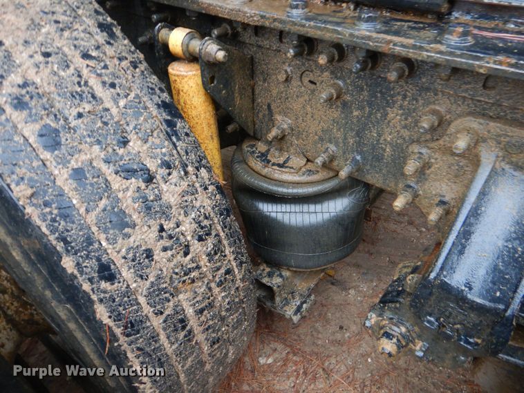 image for item DO1444 2010 Mack CXU613  semi truck