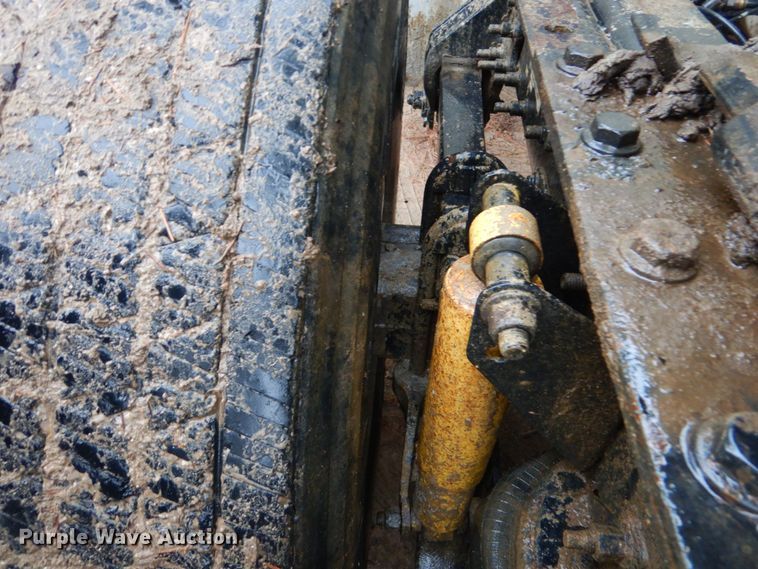 image for item DO1444 2010 Mack CXU613  semi truck