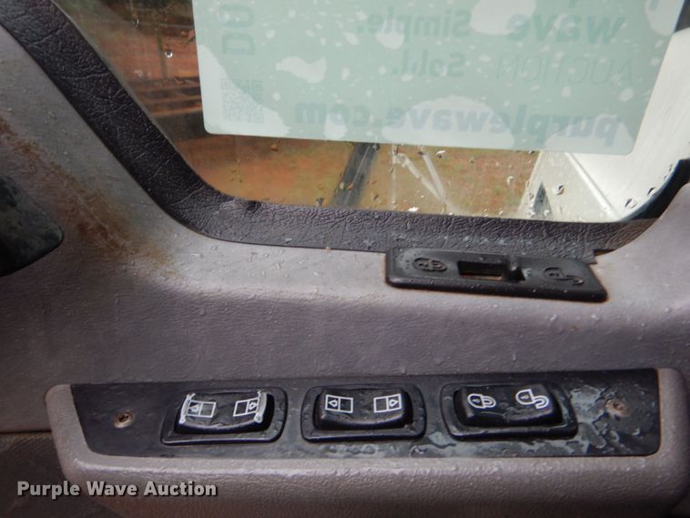 image for item DO1444 2010 Mack CXU613  semi truck