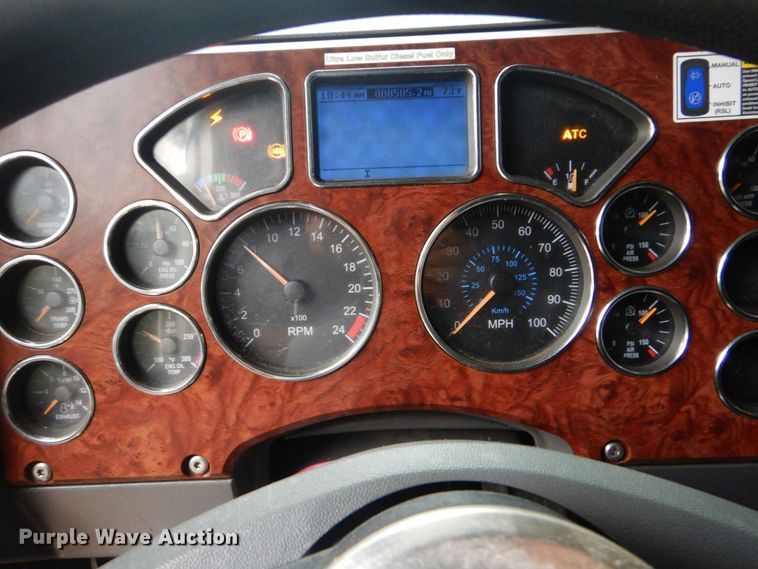 image for item DO1444 2010 Mack CXU613  semi truck