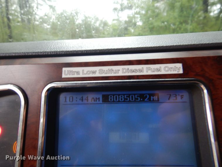 image for item DO1444 2010 Mack CXU613  semi truck