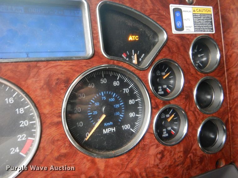 image for item DO1444 2010 Mack CXU613  semi truck