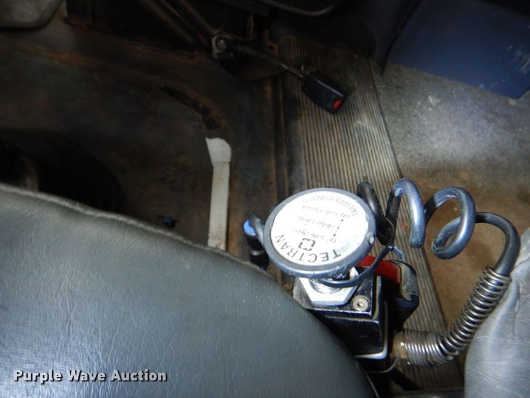 image for item DO1444 2010 Mack CXU613  semi truck