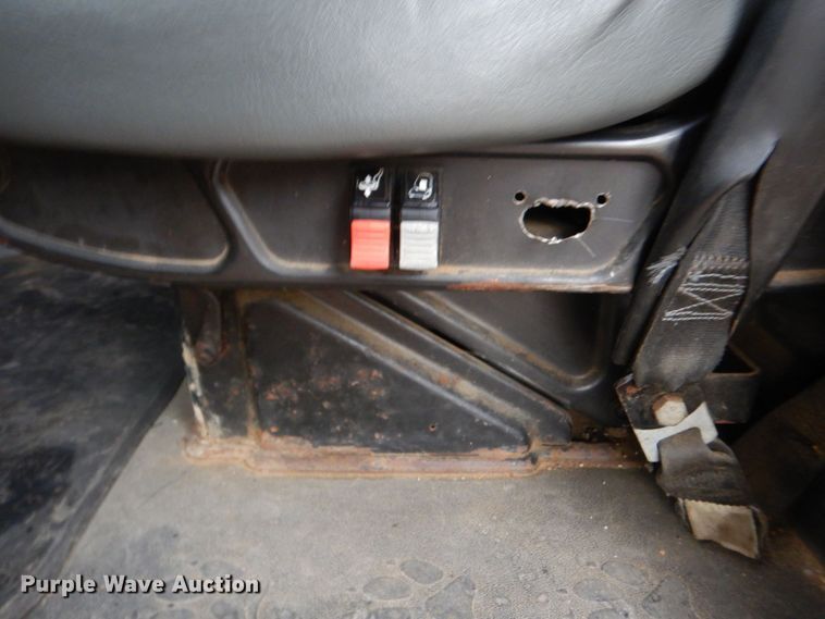 image for item DO1444 2010 Mack CXU613  semi truck