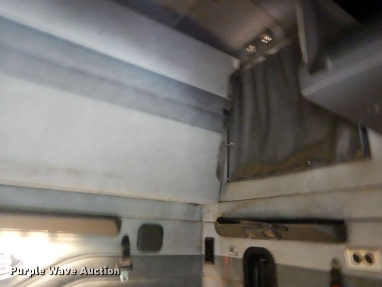 image for item DO1444 2010 Mack CXU613  semi truck