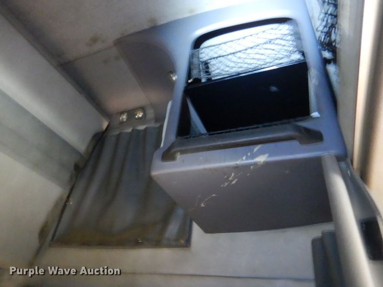 image for item DO1444 2010 Mack CXU613  semi truck