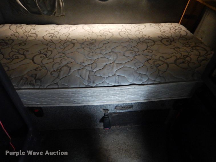 image for item DO1444 2010 Mack CXU613  semi truck