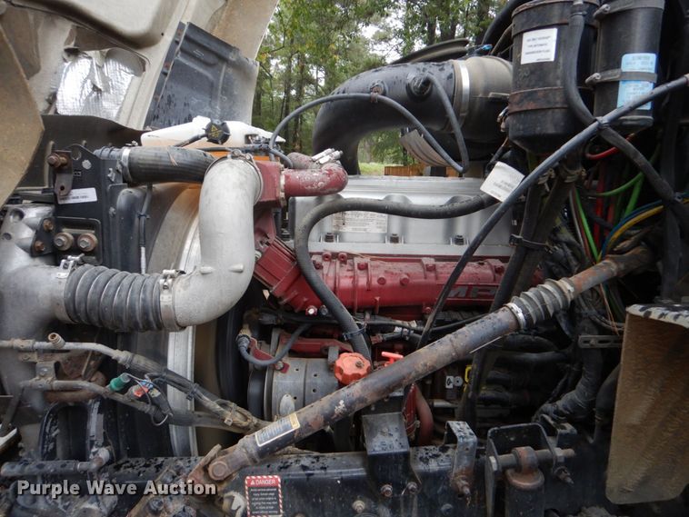 image for item DO1444 2010 Mack CXU613  semi truck