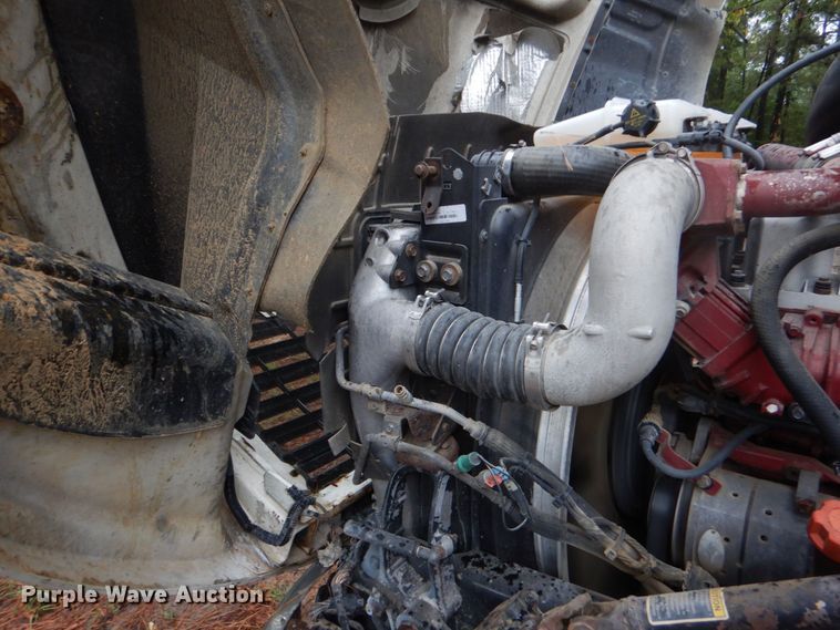 image for item DO1444 2010 Mack CXU613  semi truck