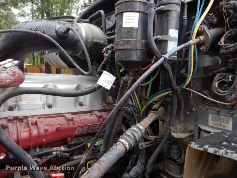 image for item DO1444 2010 Mack CXU613  semi truck