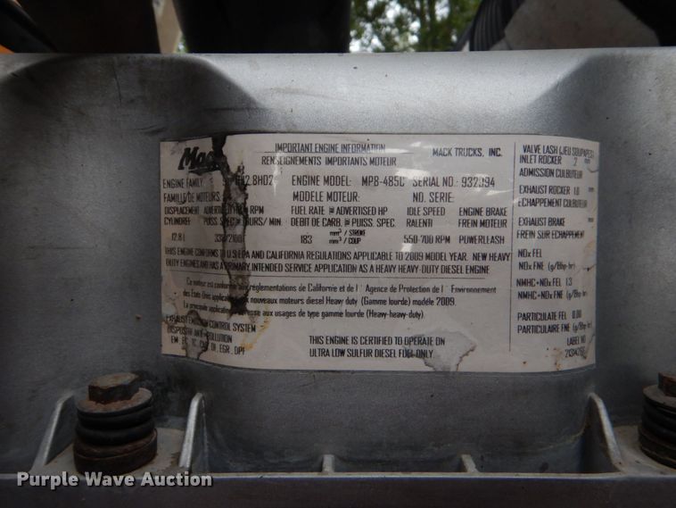 image for item DO1444 2010 Mack CXU613  semi truck