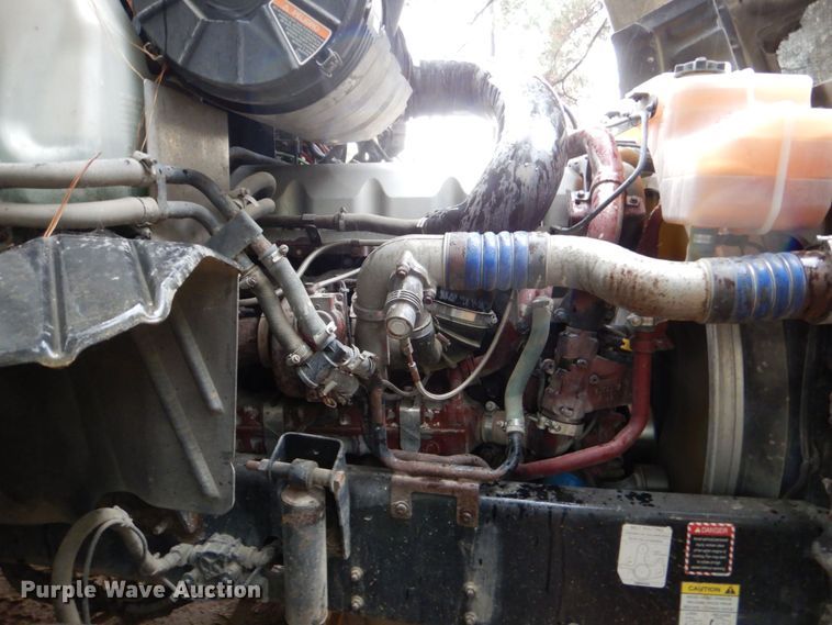 image for item DO1444 2010 Mack CXU613  semi truck