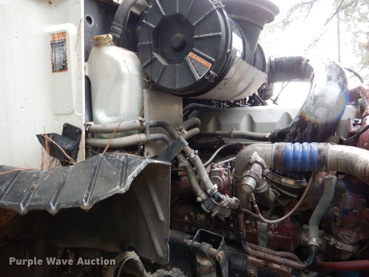 image for item DO1444 2010 Mack CXU613  semi truck