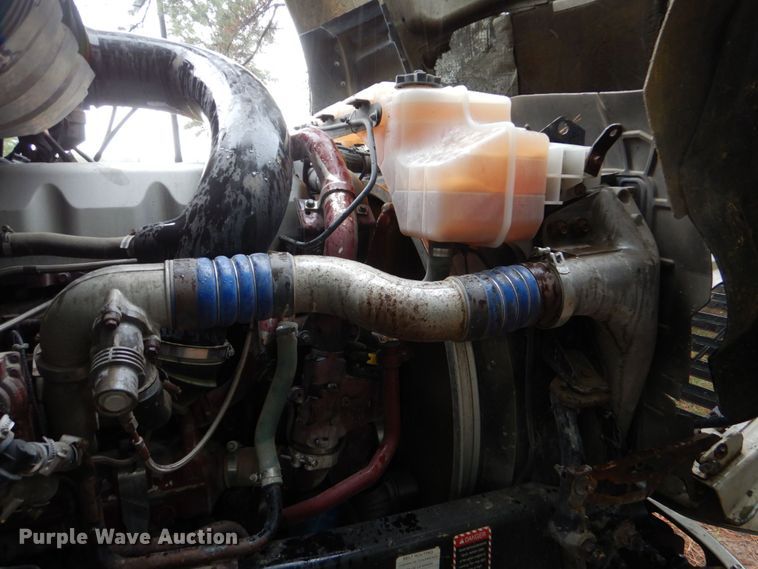 image for item DO1444 2010 Mack CXU613  semi truck