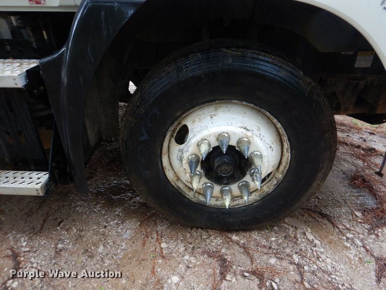 image for item DO1444 2010 Mack CXU613  semi truck