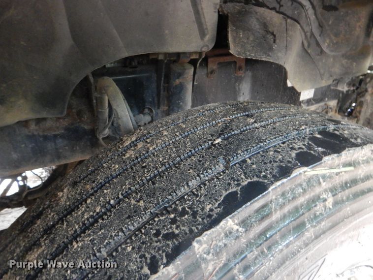 image for item DO1444 2010 Mack CXU613  semi truck