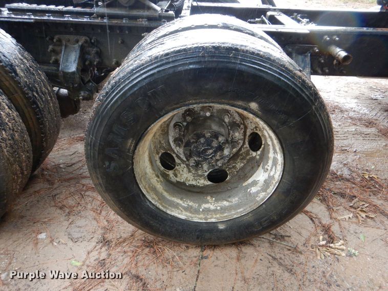 image for item DO1444 2010 Mack CXU613  semi truck