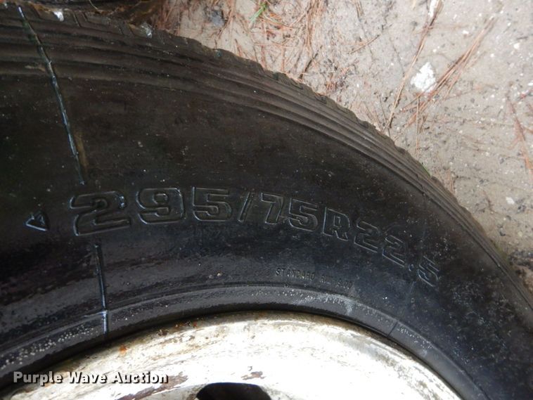 image for item DO1444 2010 Mack CXU613  semi truck