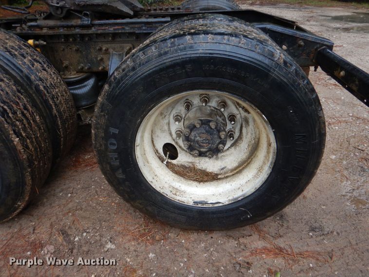 image for item DO1444 2010 Mack CXU613  semi truck