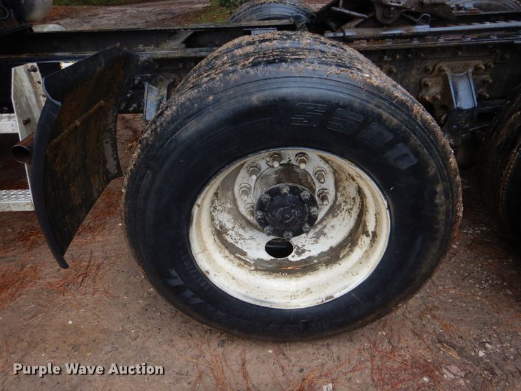 image for item DO1444 2010 Mack CXU613  semi truck