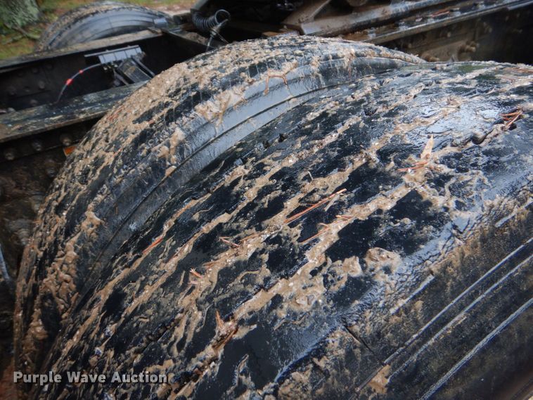 image for item DO1444 2010 Mack CXU613  semi truck