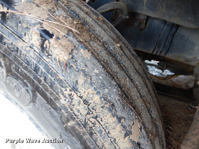 image for item DO1444 2010 Mack CXU613  semi truck