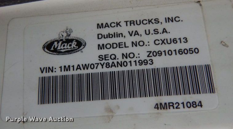 image for item DO1444 2010 Mack CXU613  semi truck