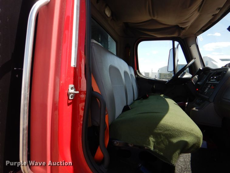 image for item DO1474 2008 Freightliner Business Class M2  box truck