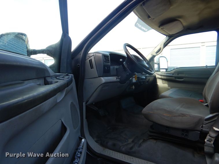 image for item DO1484 2010 Ford F650 Super Duty  SuperCab rollback truck