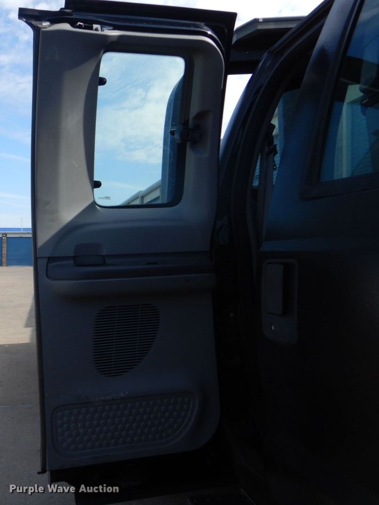 image for item DO1484 2010 Ford F650 Super Duty  SuperCab rollback truck