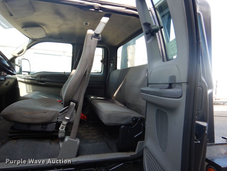 image for item DO1484 2010 Ford F650 Super Duty  SuperCab rollback truck