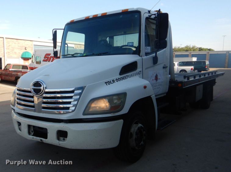 image for item DO1485 2007 Hino 258  rollback truck