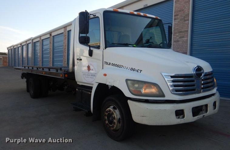 image for item DO1485 2007 Hino 258  rollback truck