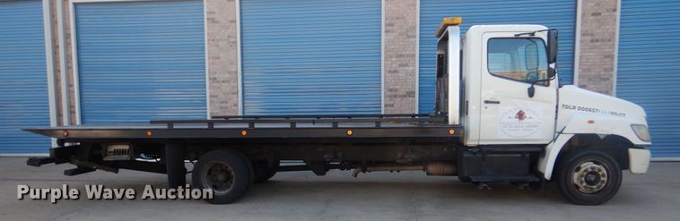 image for item DO1485 2007 Hino 258  rollback truck