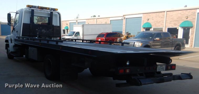 image for item DO1485 2007 Hino 258  rollback truck