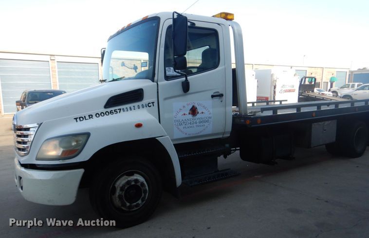 image for item DO1485 2007 Hino 258  rollback truck