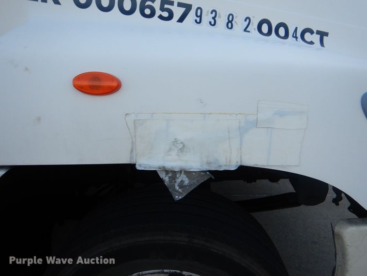 image for item DO1485 2007 Hino 258  rollback truck