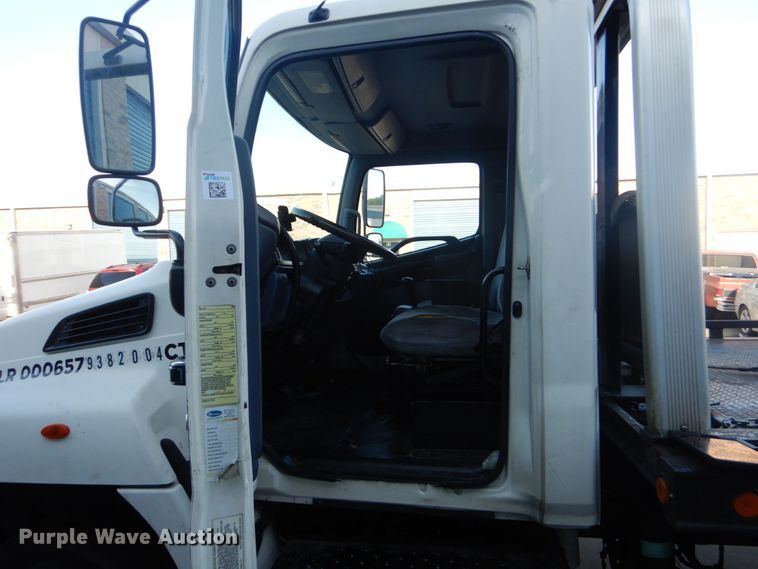 image for item DO1485 2007 Hino 258  rollback truck