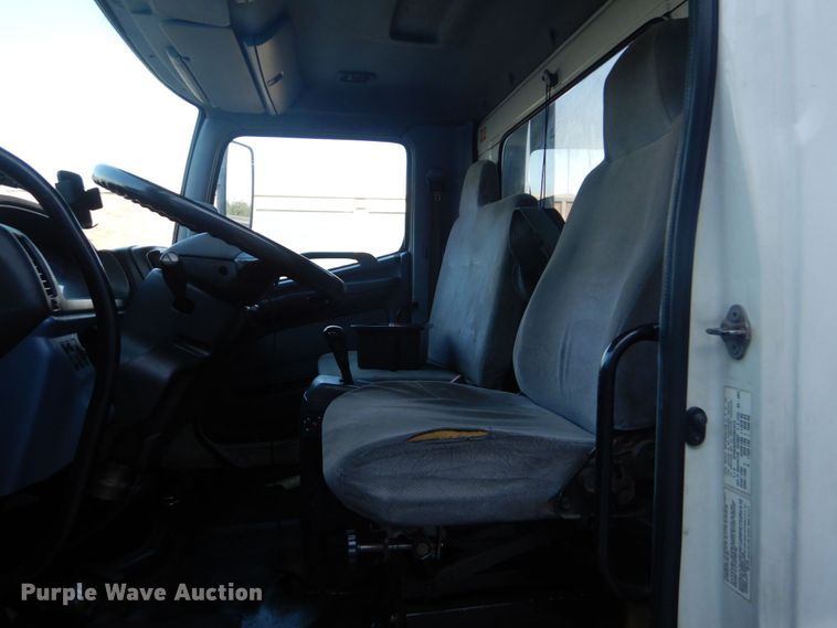 image for item DO1485 2007 Hino 258  rollback truck