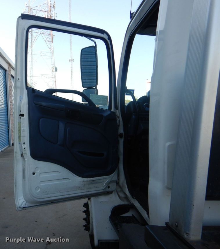 image for item DO1485 2007 Hino 258  rollback truck