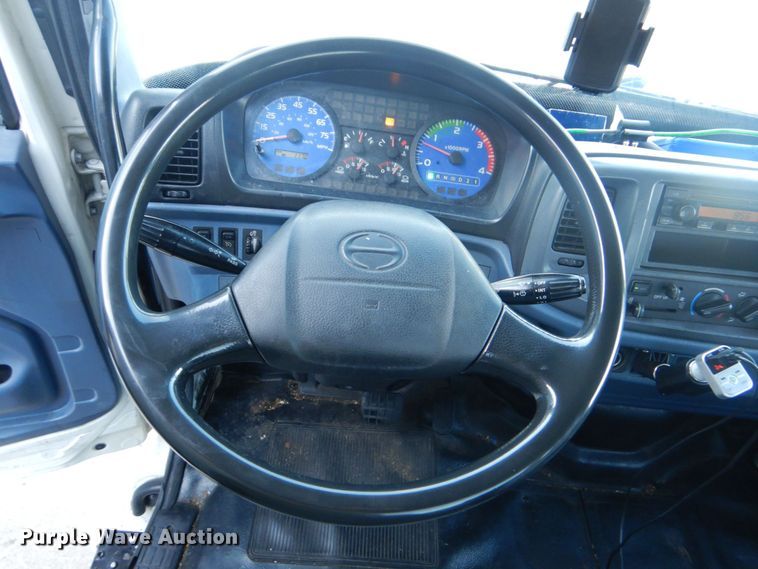 image for item DO1485 2007 Hino 258  rollback truck