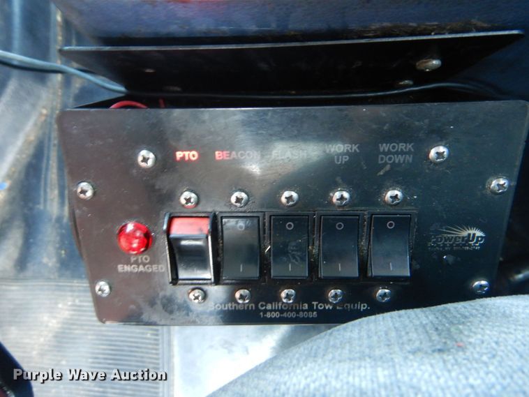 image for item DO1485 2007 Hino 258  rollback truck