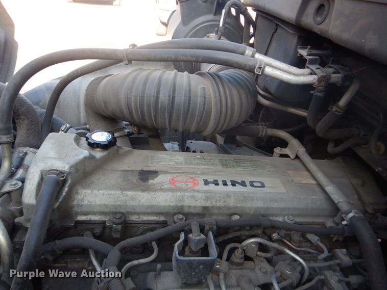 image for item DO1485 2007 Hino 258  rollback truck