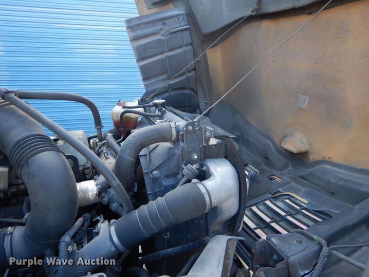 image for item DO1485 2007 Hino 258  rollback truck